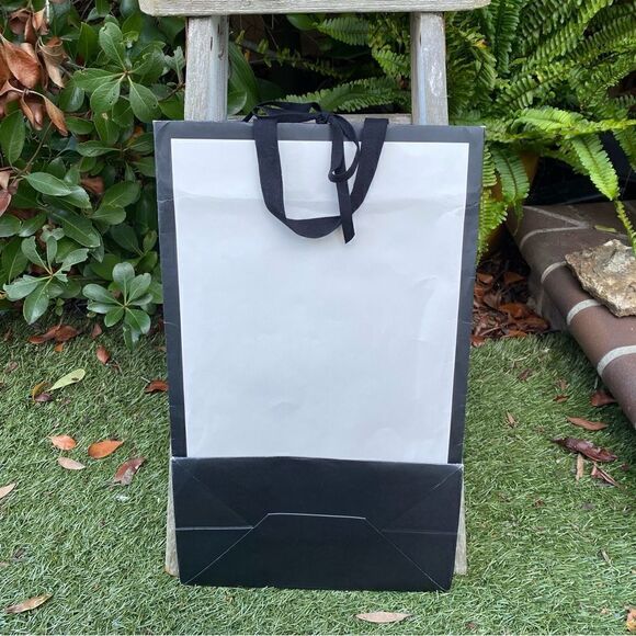 Large Gucci Cream Paper Shopping/Gift Bag. 18" long x 11" wide x 6.25" deep. - Picture 2 of 5